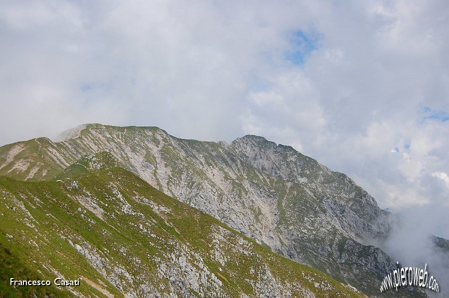 05 Sentiero in cresta verso il Monte Secco.jpg